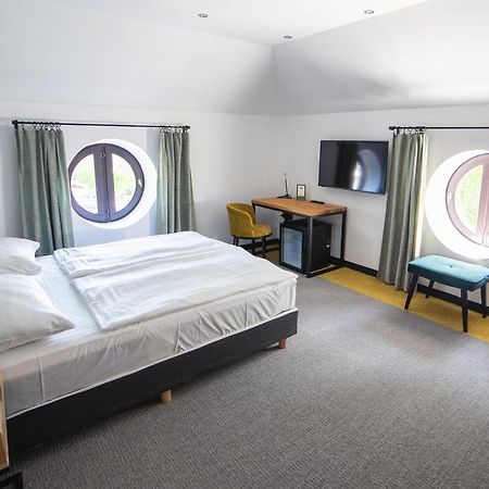 Hotel Gabriella ตาปอลซา ภายนอก รูปภาพ