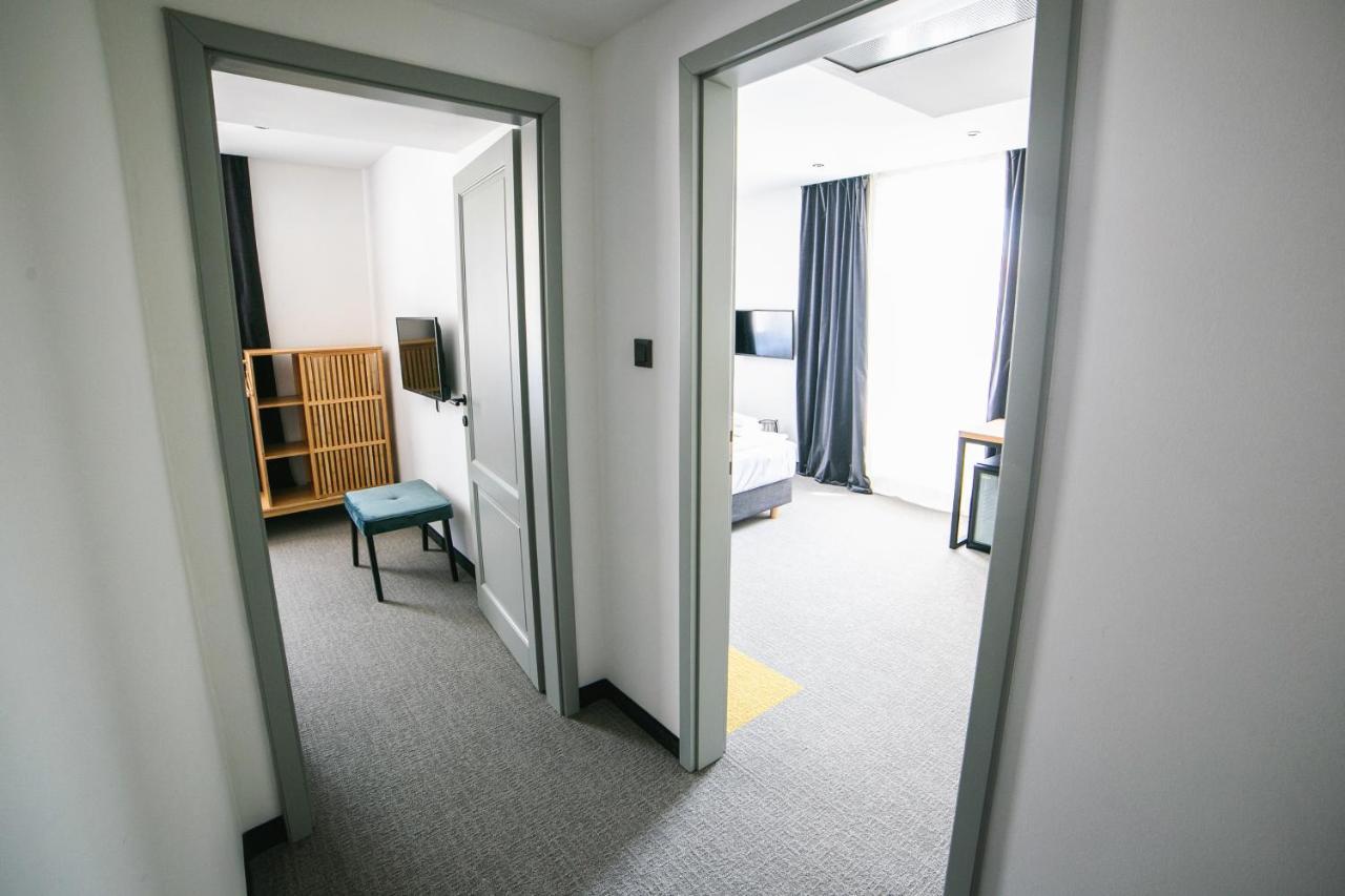 Hotel Gabriella ตาปอลซา ภายนอก รูปภาพ