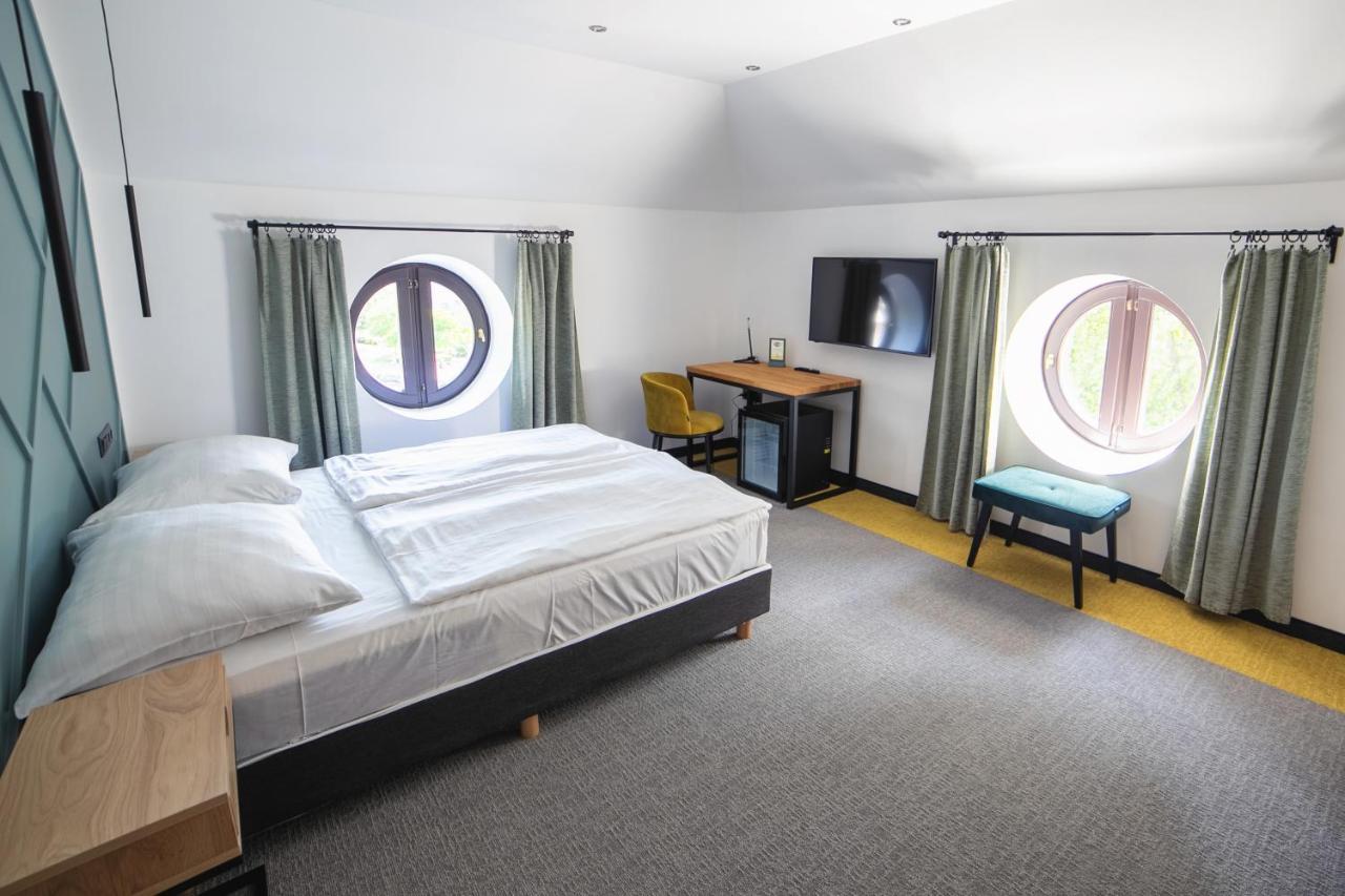 Hotel Gabriella ตาปอลซา ภายนอก รูปภาพ